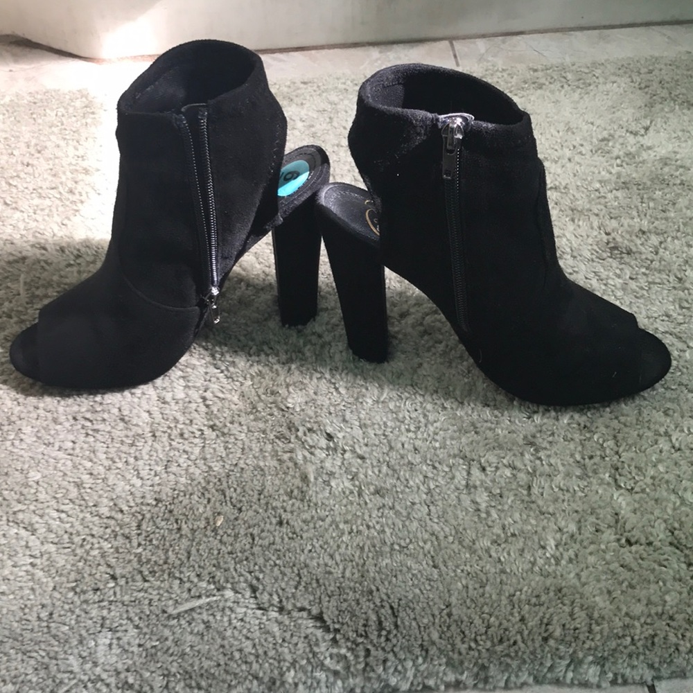 Floral Booties - Picture 4 of 5
